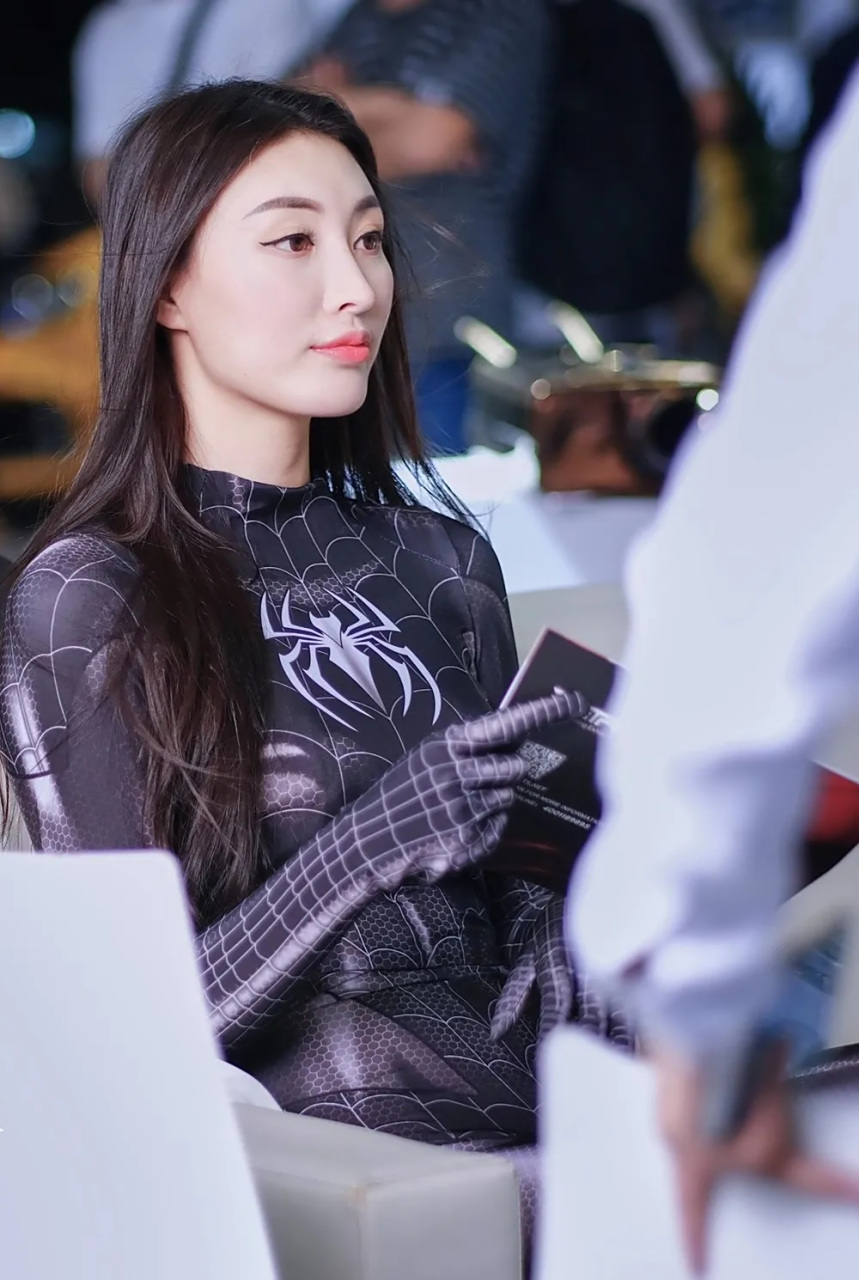 美女王语会,性感蜘蛛装,妩媚迷人,惊艳众人.#美女