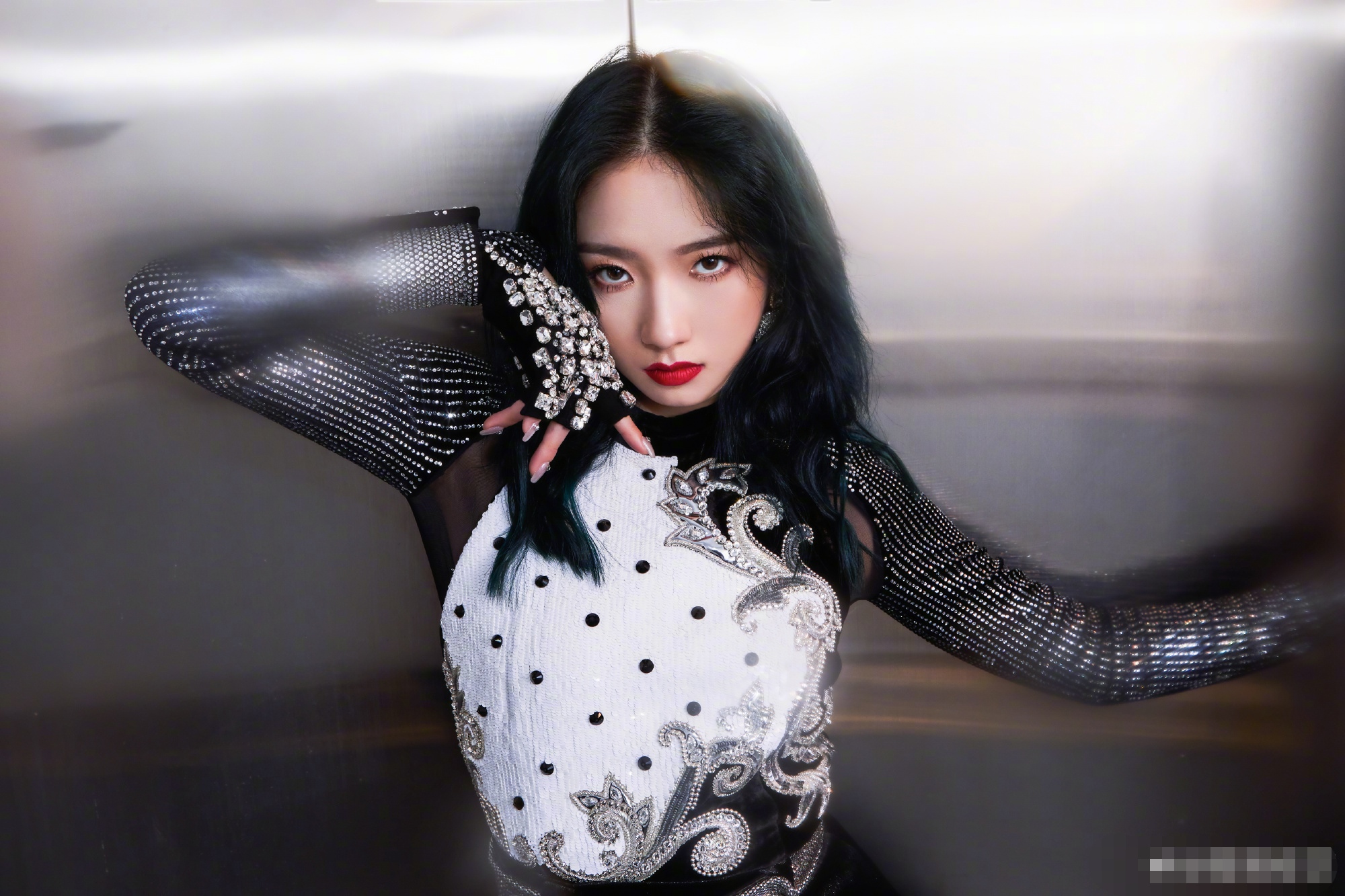 狂欢夜节目名单出炉:孟佳王霏霏再同框,00后顶流竟有3首歌