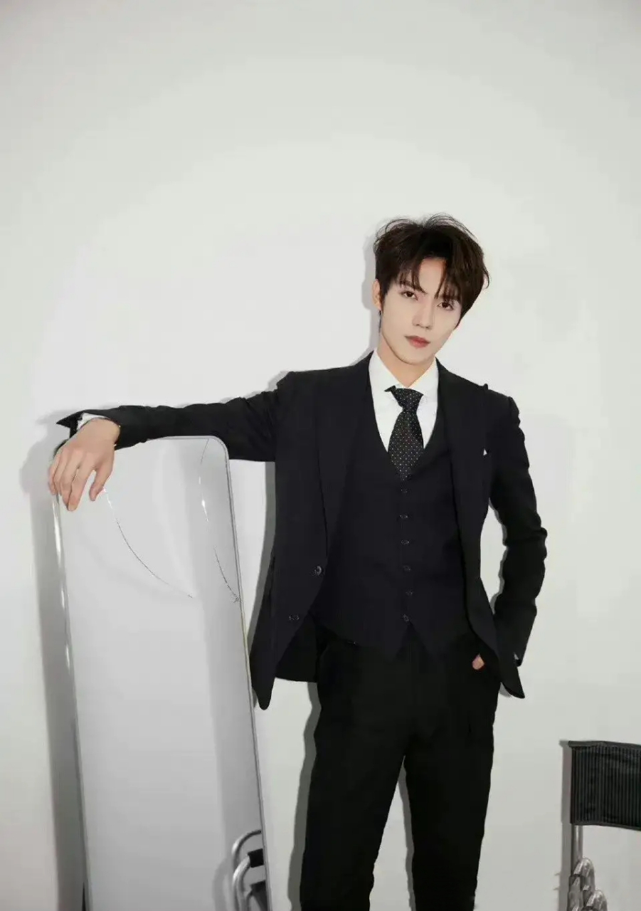 英雄联盟演职表已经关联上易烊千玺了 这部剧是耀客出品,网友热议易