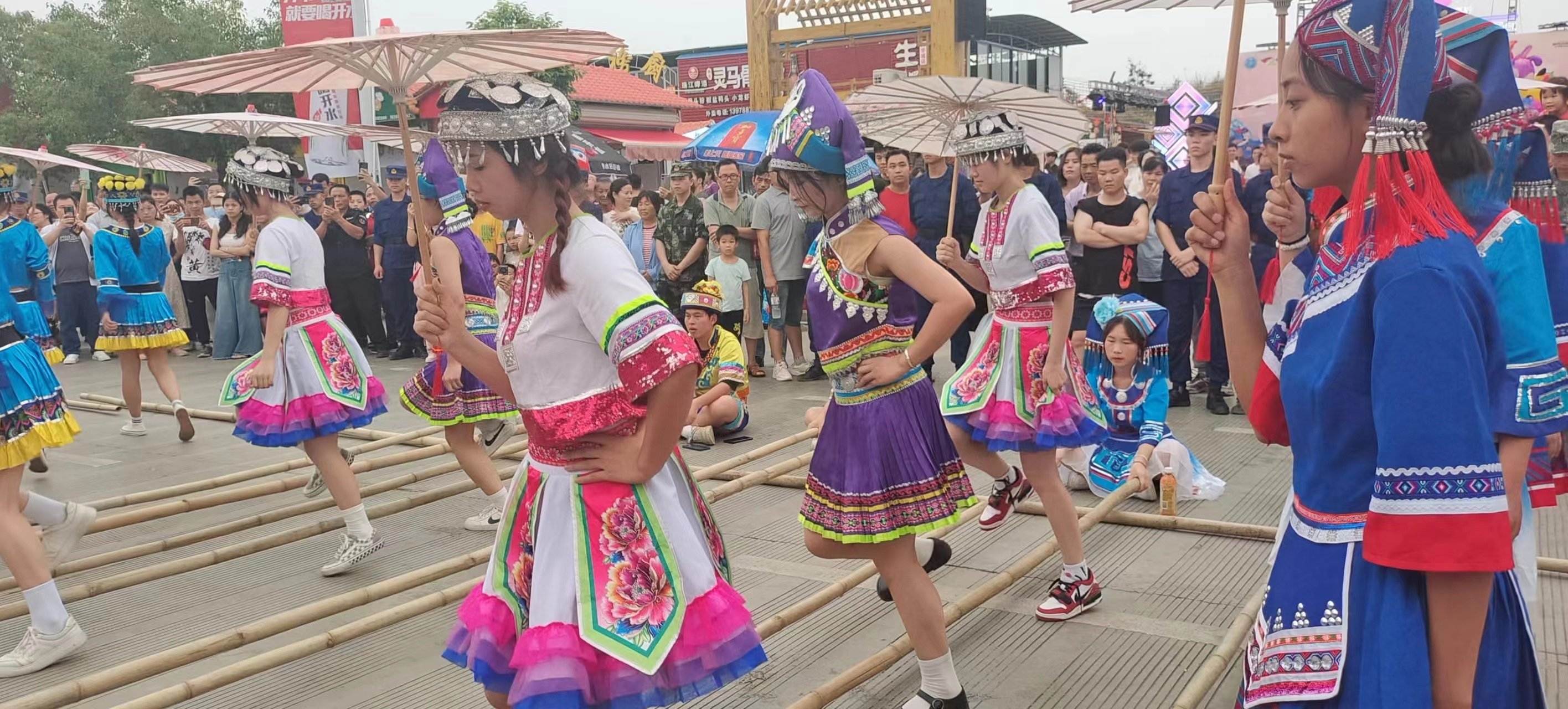 南宁武鸣区壮族三月三歌节活动最后一天,三月初四活动继续在武鸣区