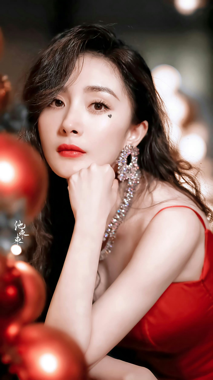 杨幂这一身红装长裙也太好看了吧