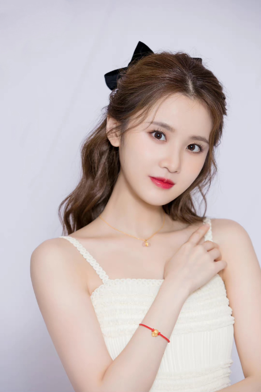 张慧雯俏丽少女感唯美写真!#美少女# #气质美女