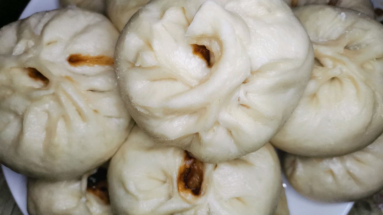 晚饭用房子剩的食材,做个青椒火腿土豆馅包子,没想到这么好吃