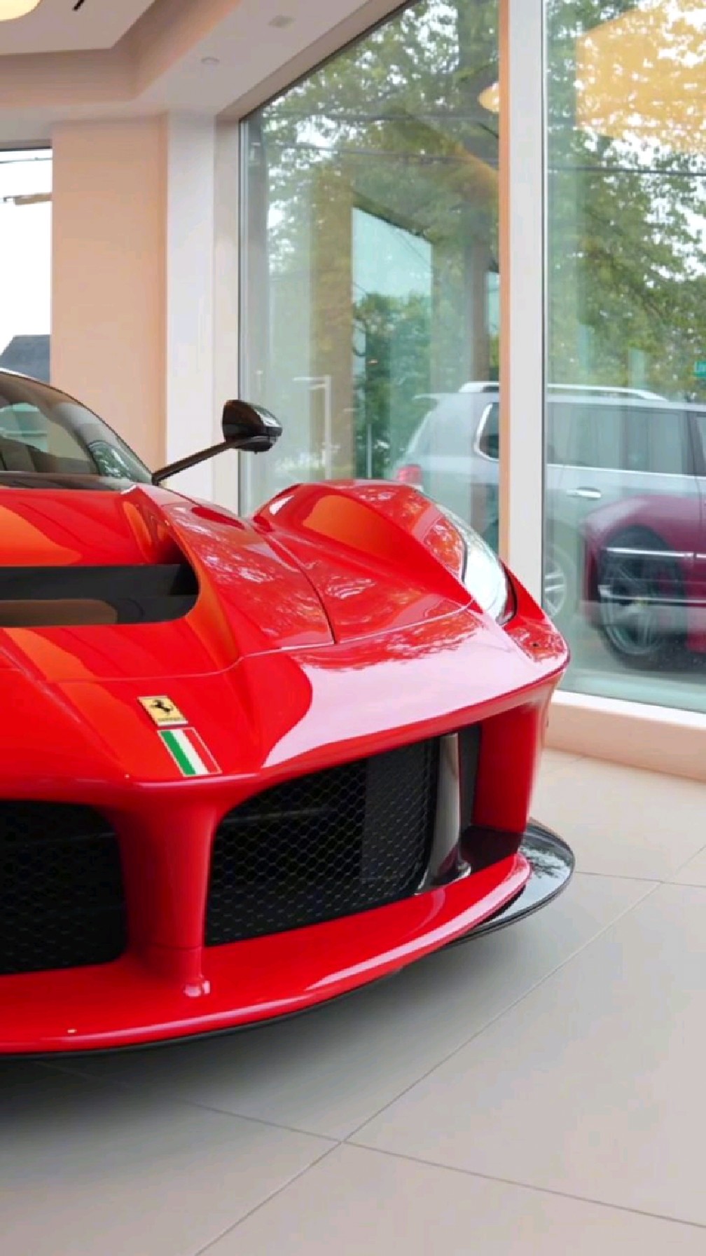 拉法法拉利的旗舰车型二手的价格比新车还贵