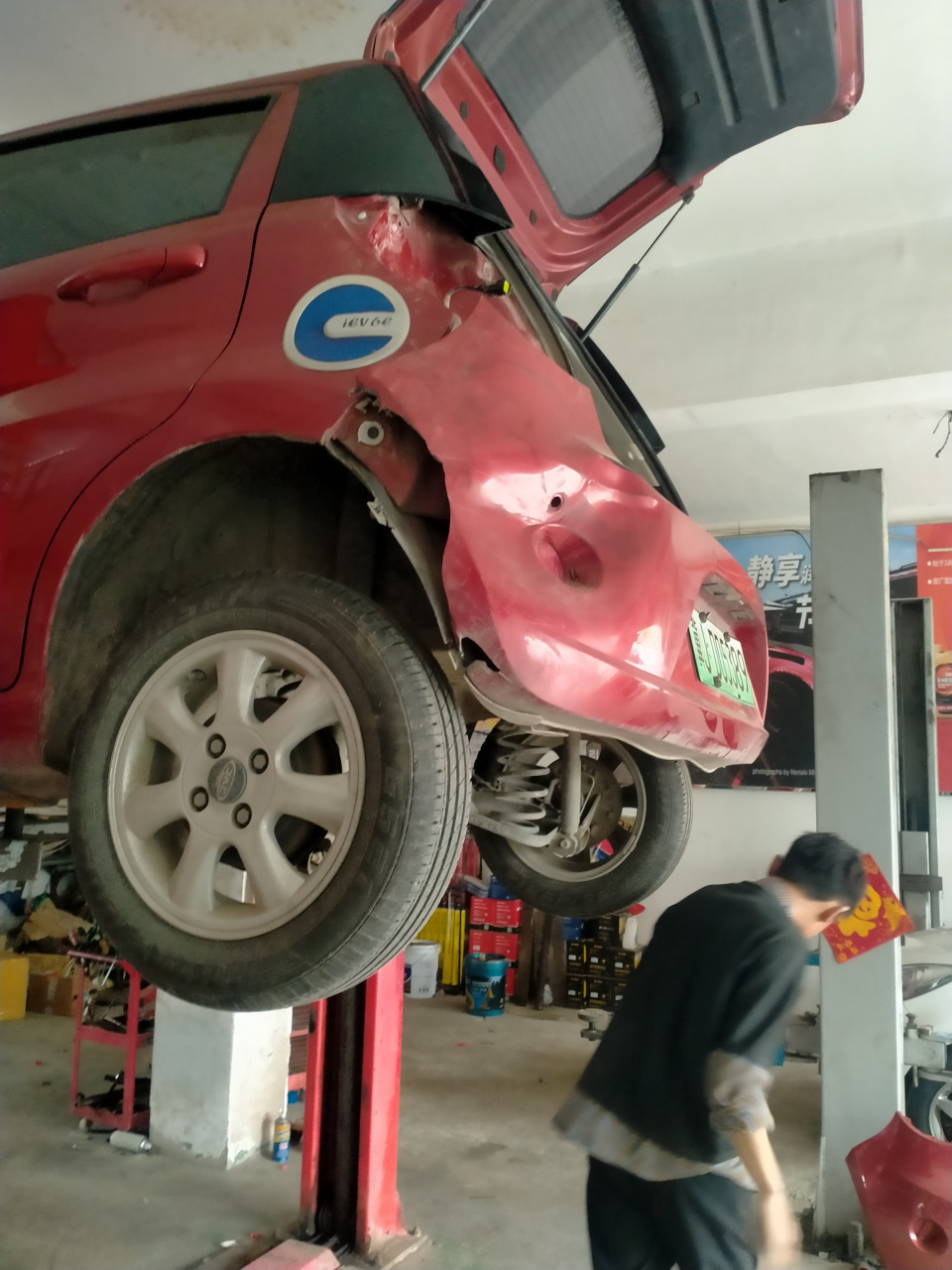 修车 修车小李来电话,保险杠漆喷好啦; 有空过来修车吧,拆下装上就完