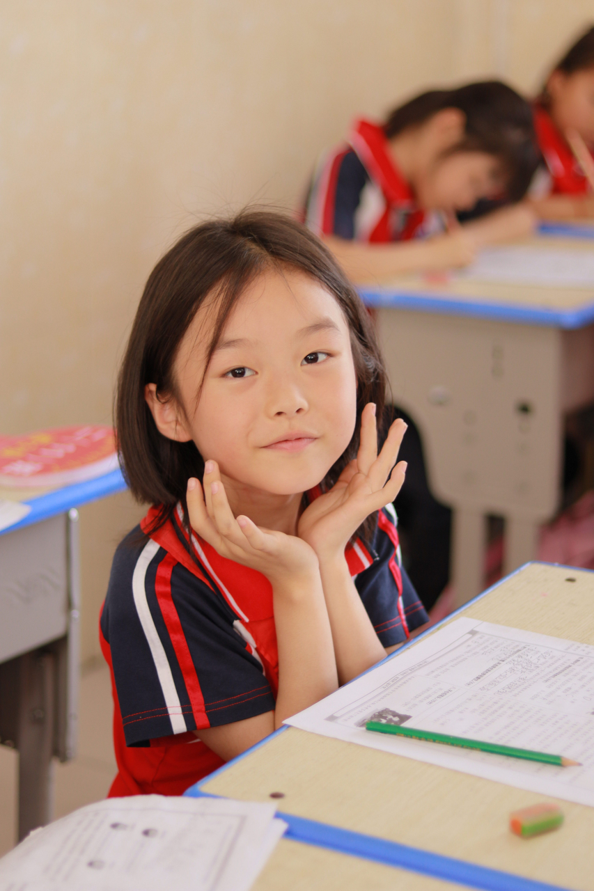 世界上最矮的小学生图片