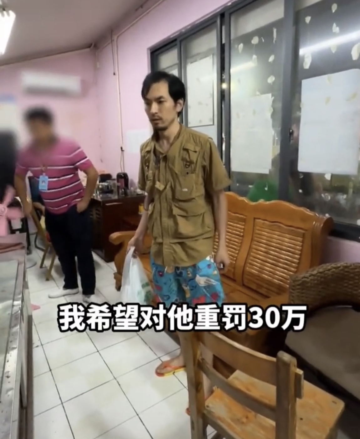 三亚海鲜市场宰客,一斤海鲜只有五两:100万粉丝博主揭露黑幕