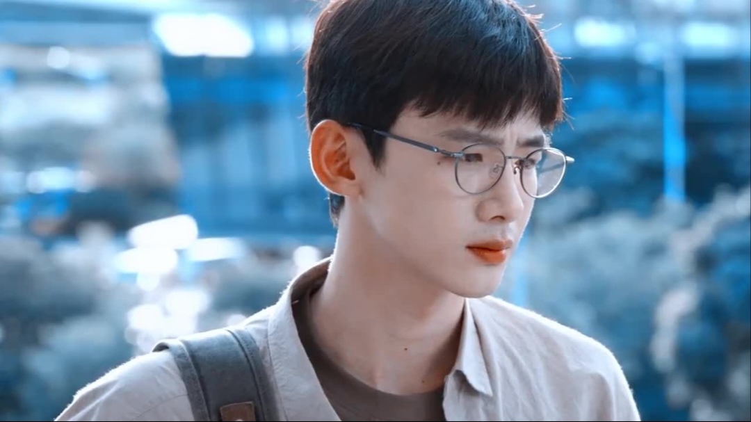 白敬亭努力追梦的人生是值得感动的!他的光辉值得拥有!