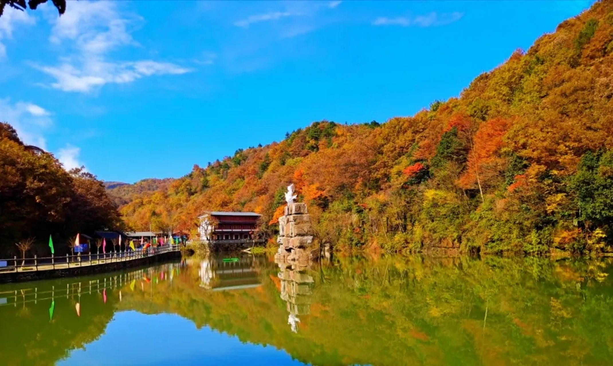 初秋时节,走进汉中市宁强县汉江源景区.