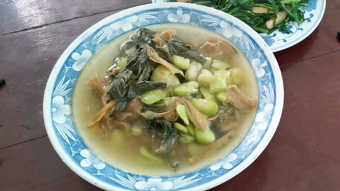 家乡的味道:摘点豆子泡点酸菜干,做一碗酸菜豆瓣汤