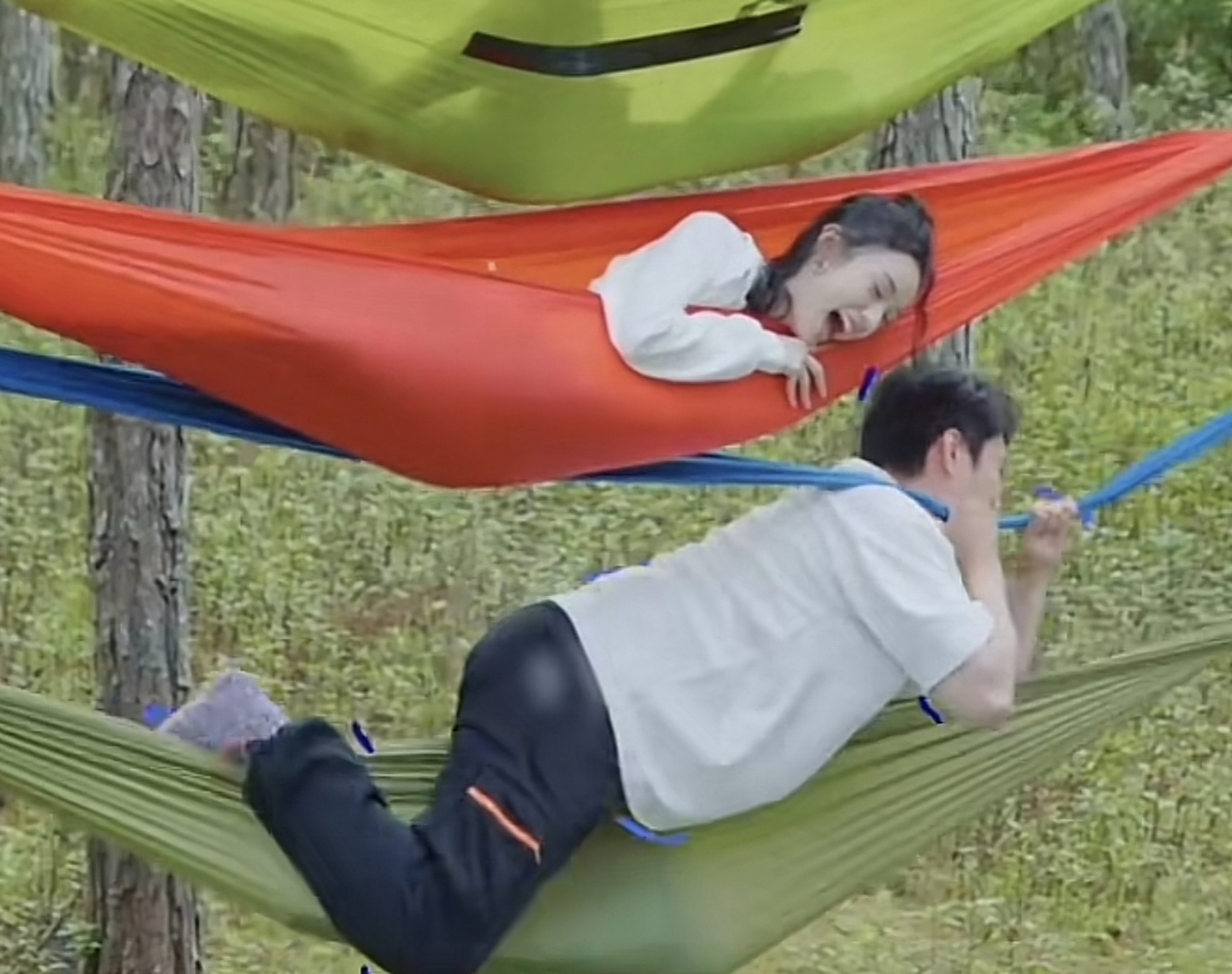 要被艾伦爬吊床笑死[偷笑] 大傻春!你!干!什么!