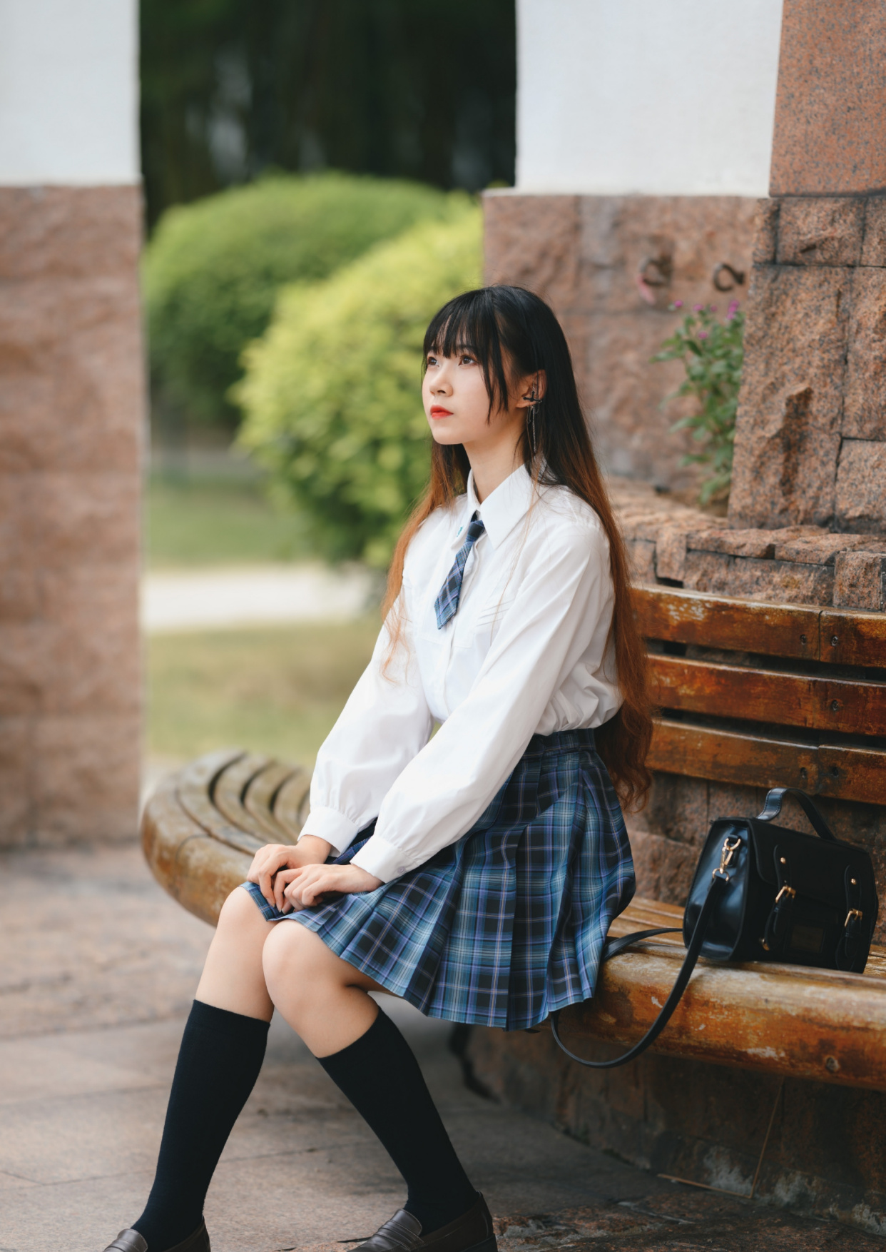 穿jk制服的女孩,无人的公园里,贪恋她被微风吹拂过的侧颜