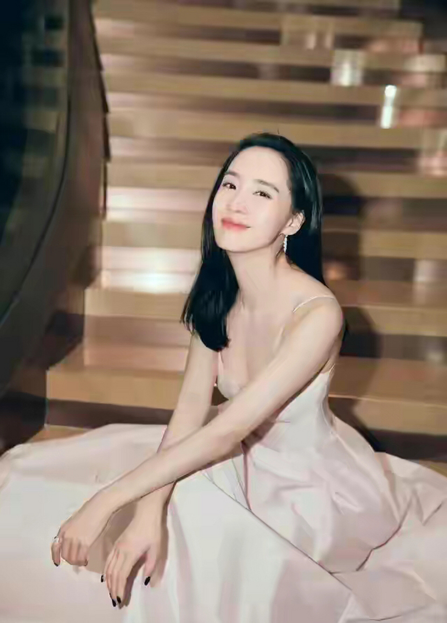 四月创作打卡挑战赛# 王智:妩媚多姿,"大尺度"火辣性感写真