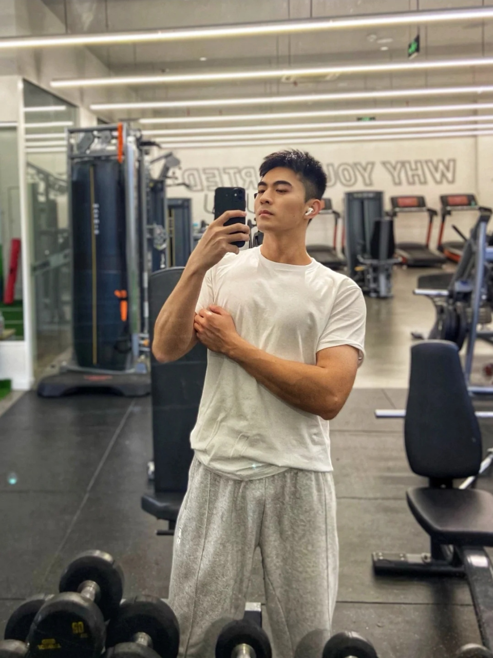 又高又壮的肌肉奶爸,叫声哥哥不过分吧?