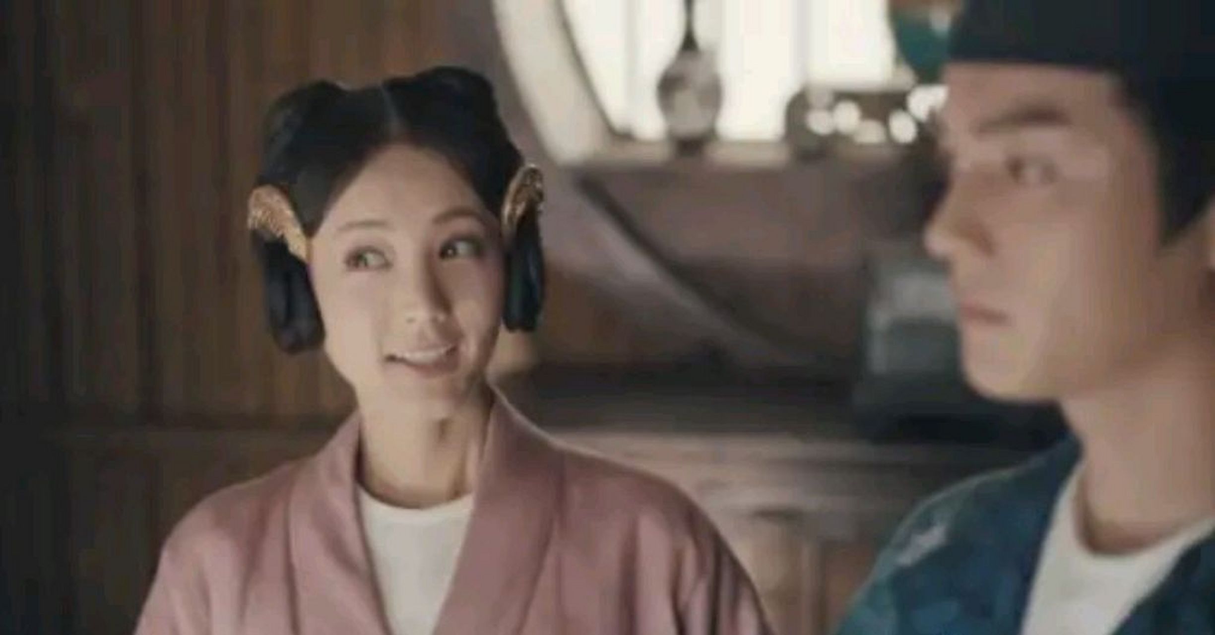 李一桐明明是个笑眼大美人,在《骊歌行》里的造型