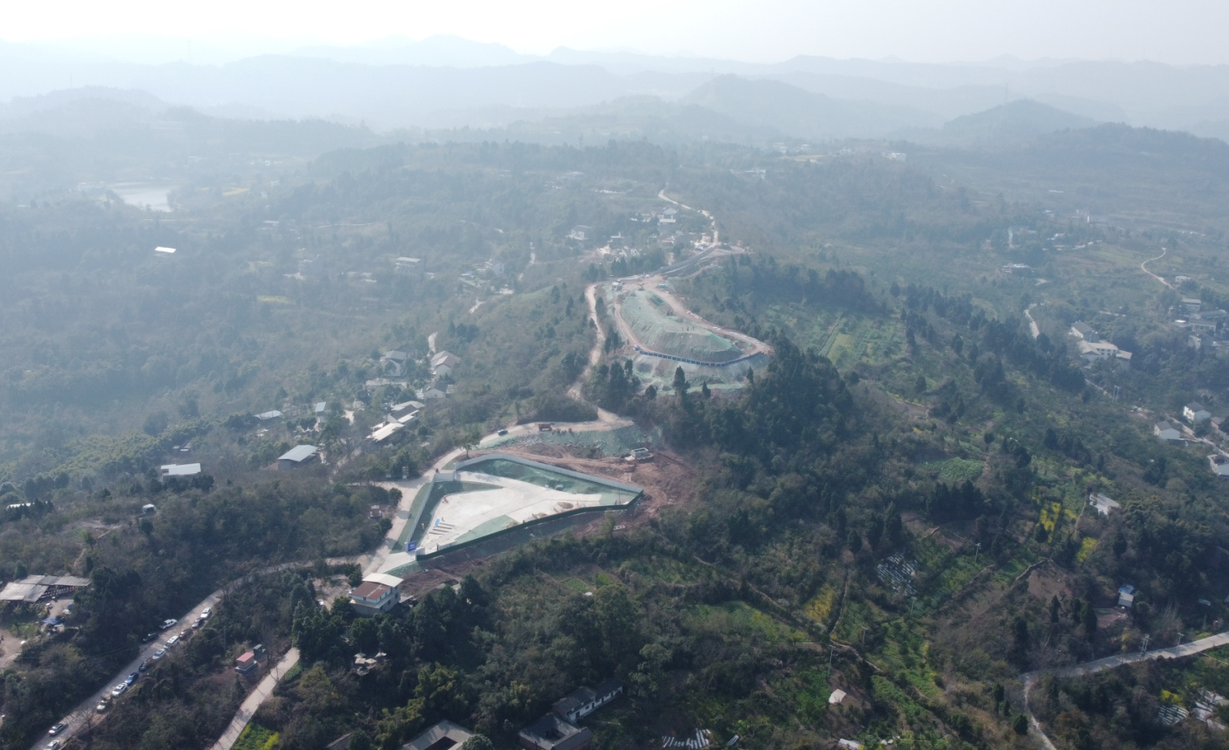 正在建设中的眉山市仁寿县翳嘶山,飞泉山观景平台和金马河景观