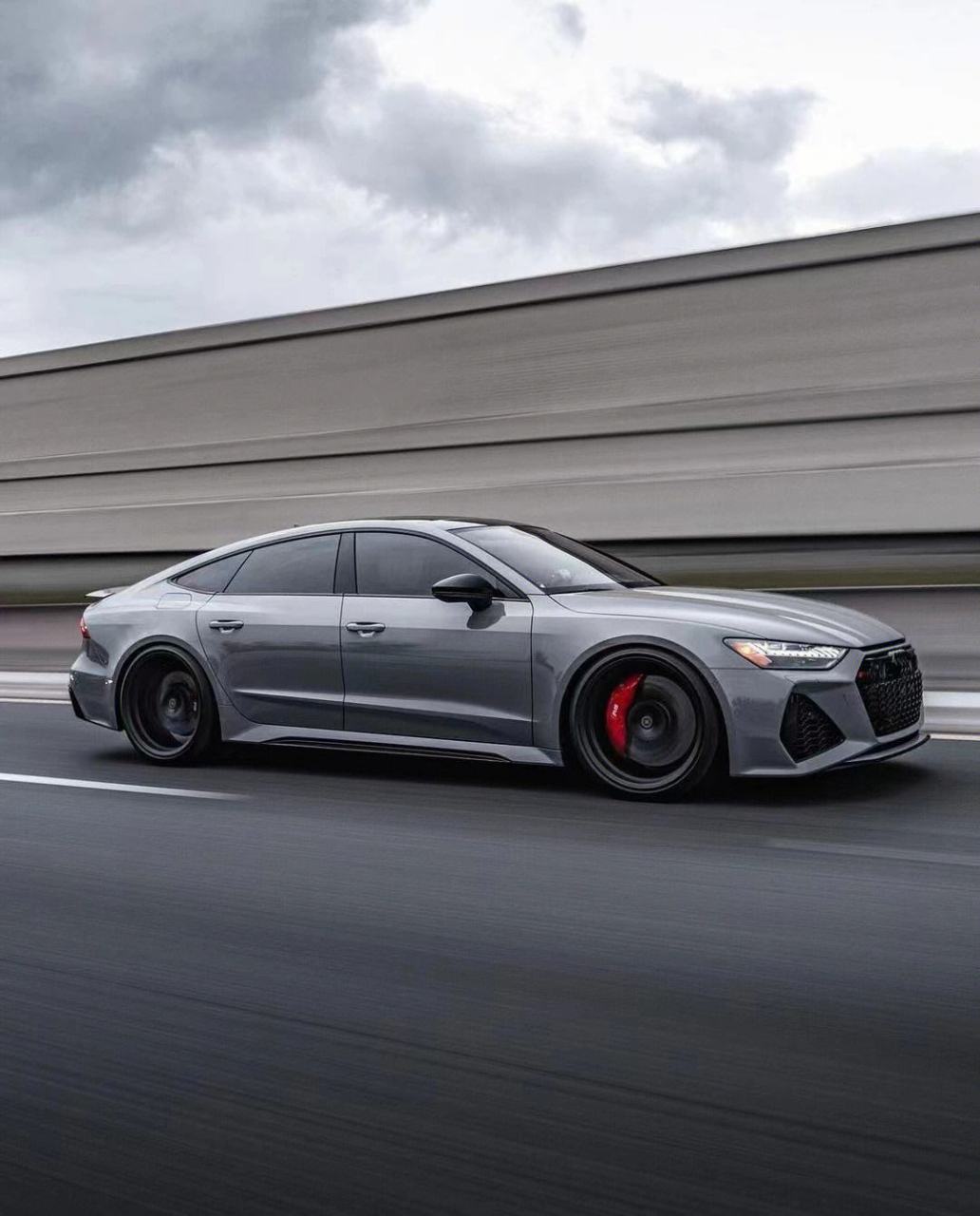 bba轿跑天花板:奥迪rs7,宝马m8,奔驰amggt63三款都好帅啊!