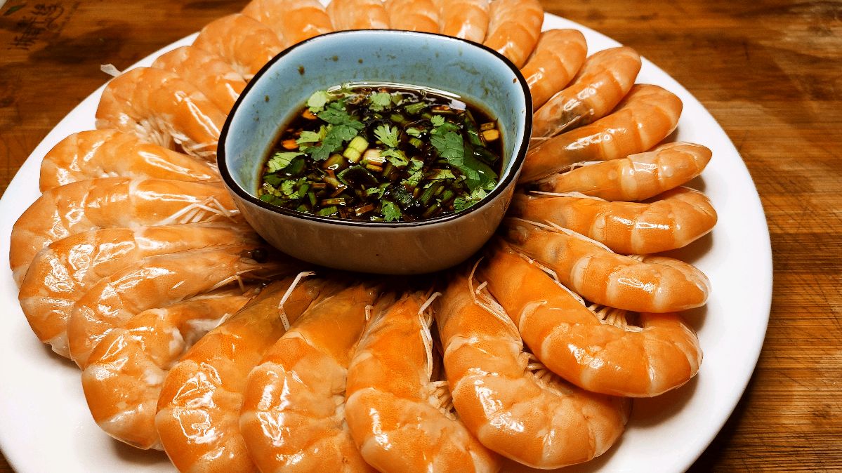 爱吃白灼虾的收藏了,大厨教你正确做法,虾肉紧致有弹性,附蘸料