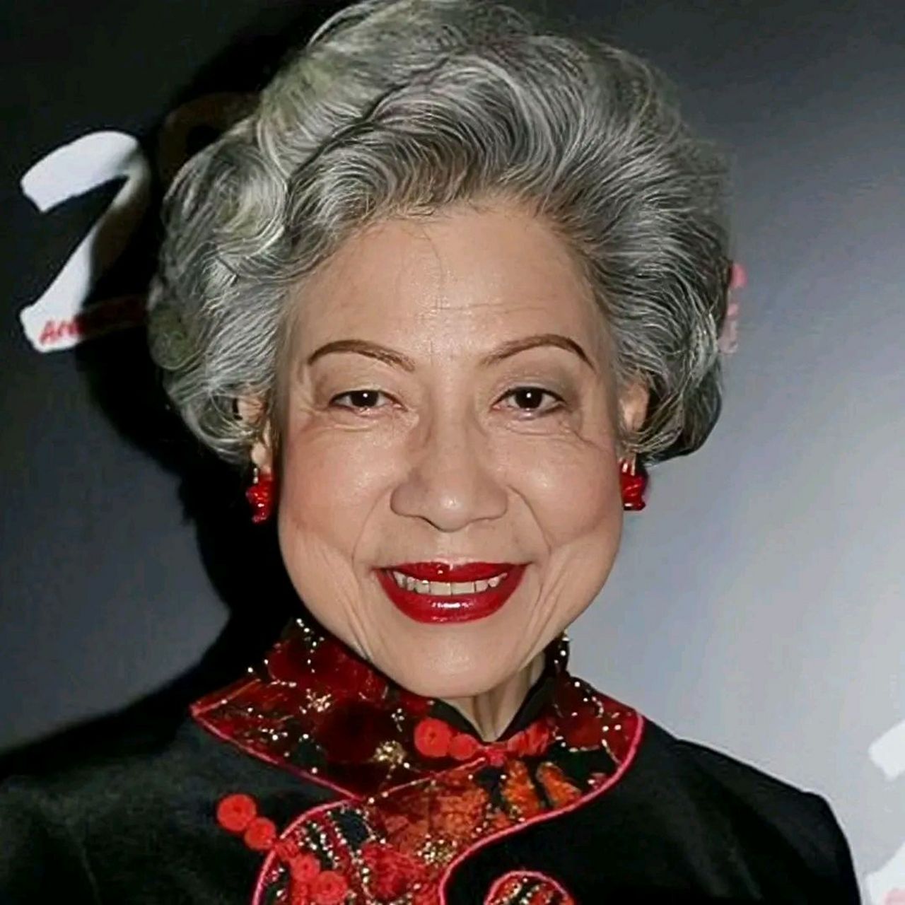 鬼后龙婆".