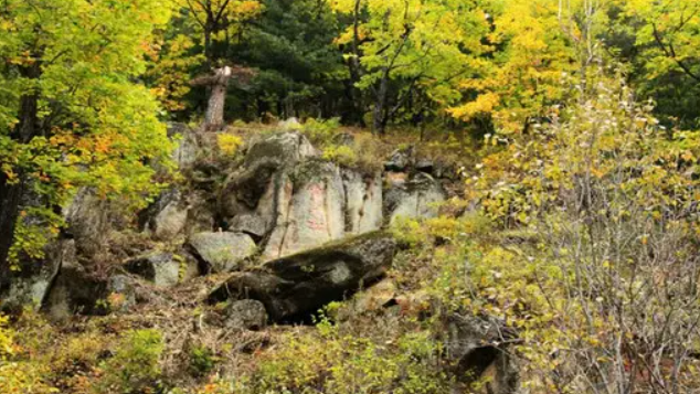 伊春峰岩山寨景点介绍