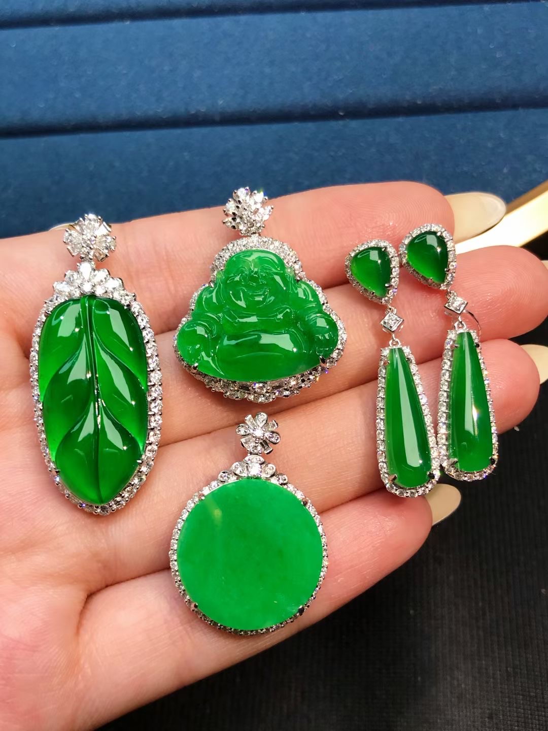 冰阳绿翡翠吊坠