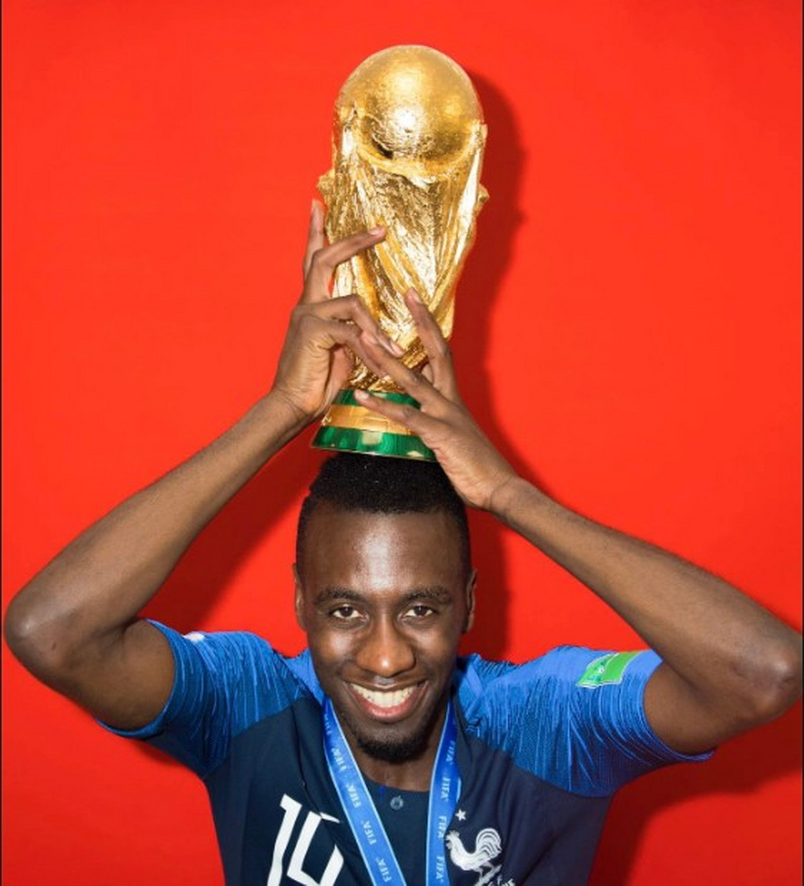 马图伊迪在社交媒体上写道:足球,我太爱你了,足