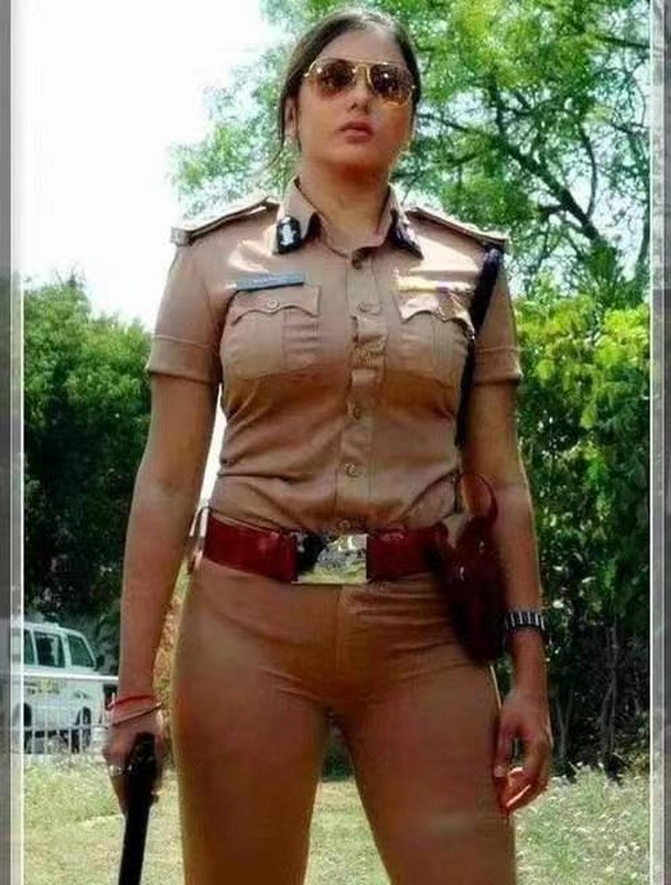 据说,这名女阿sir