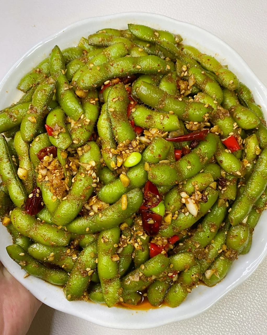 夏日必备凉菜之一～凉拌毛豆 夏天桌上怎么可以少得了凉拌毛豆呢,很多