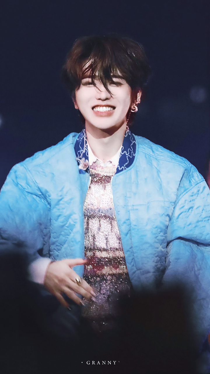 蔡徐坤香港演唱会现场图,这上座率真的太牛了,妥妥的真顶流!