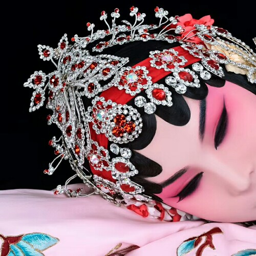 俏也不争春 只把春来报——记黄梅戏"唱将"余淑华