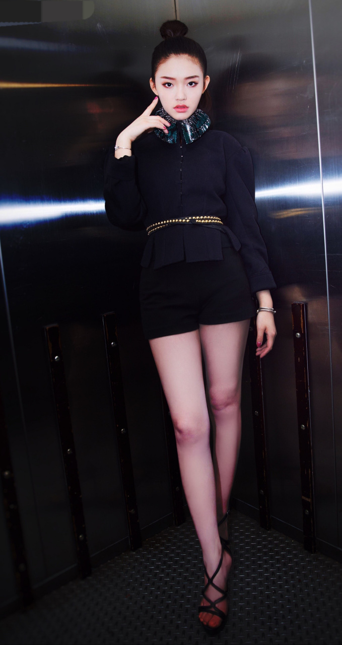 林允超短热裤下美腿紧致修长,少女感十足#明星生图大赏