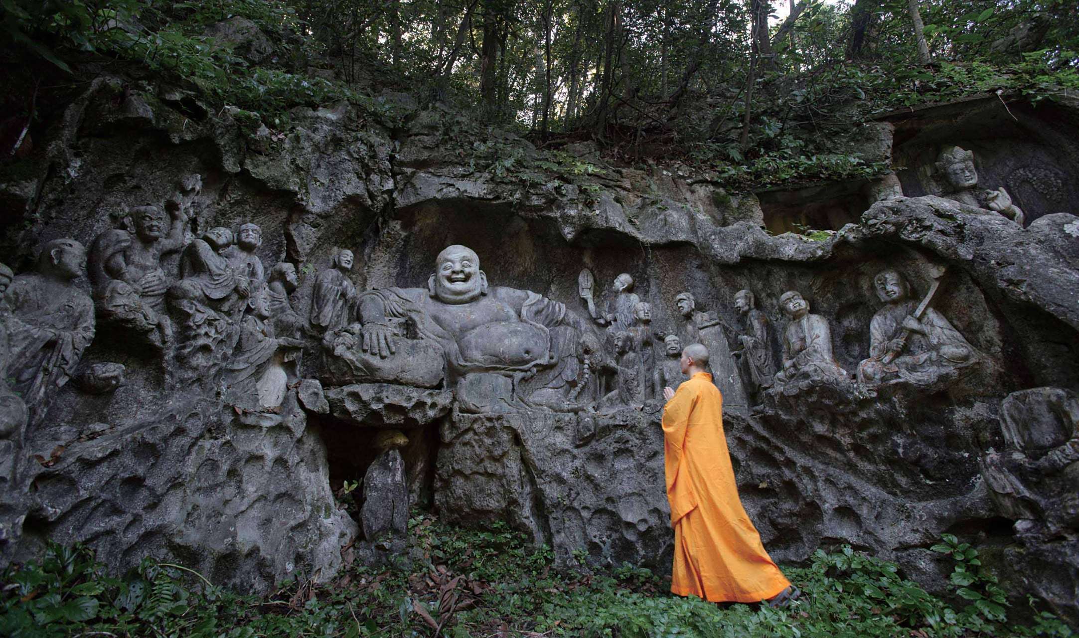 浙江杭州飞来峰第68号布袋和尚与十八罗汉像(南宋.