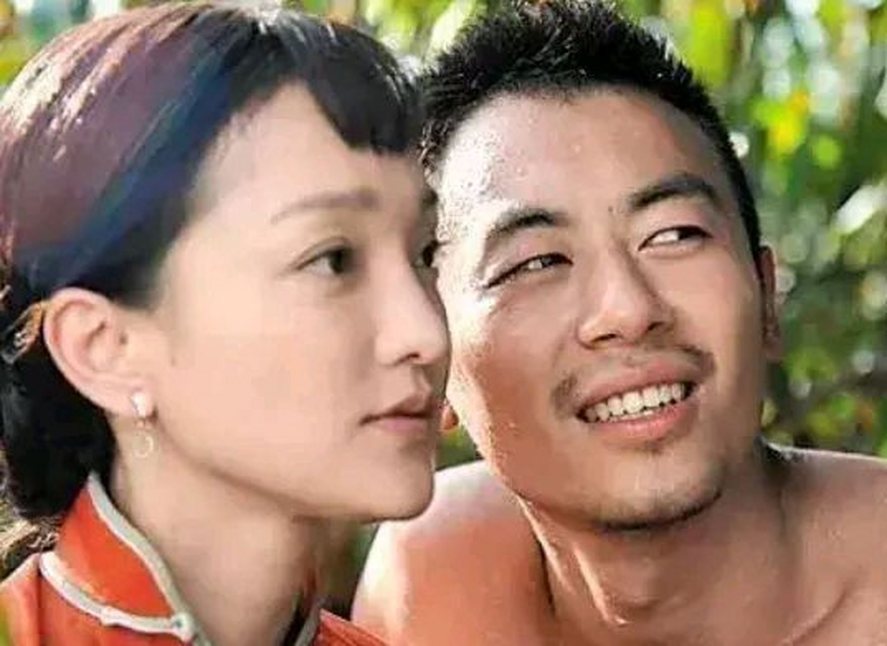2013年,在拍摄《红高粱》时,朱亚文与周迅icon两人在高粱地里,忽然