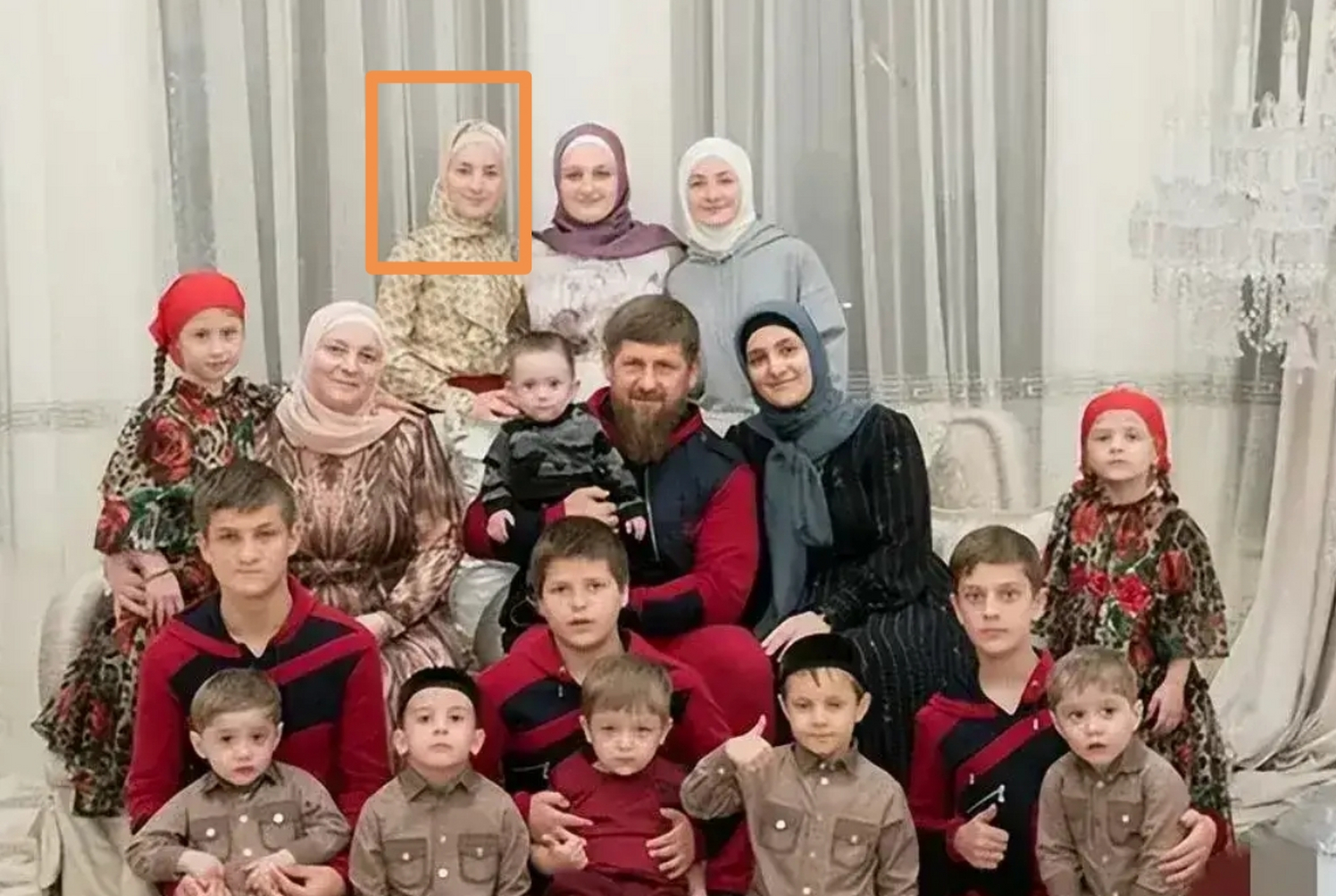 车臣第四任总统:小卡德罗夫的最新的一任老婆,还是一个未成年少女.