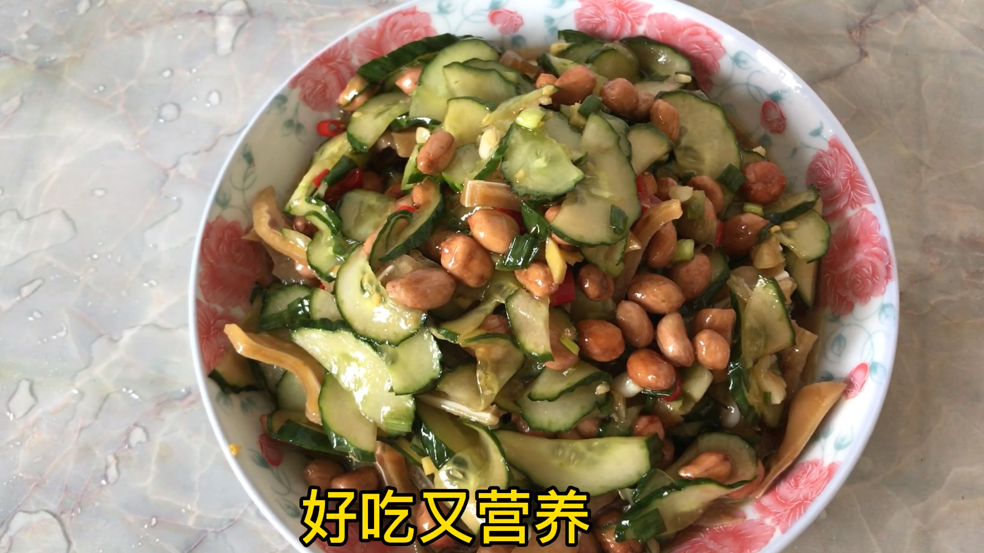 夏天最好吃的凉拌菜猪耳朵拌黄瓜,香辣脆爽,好吃又营养