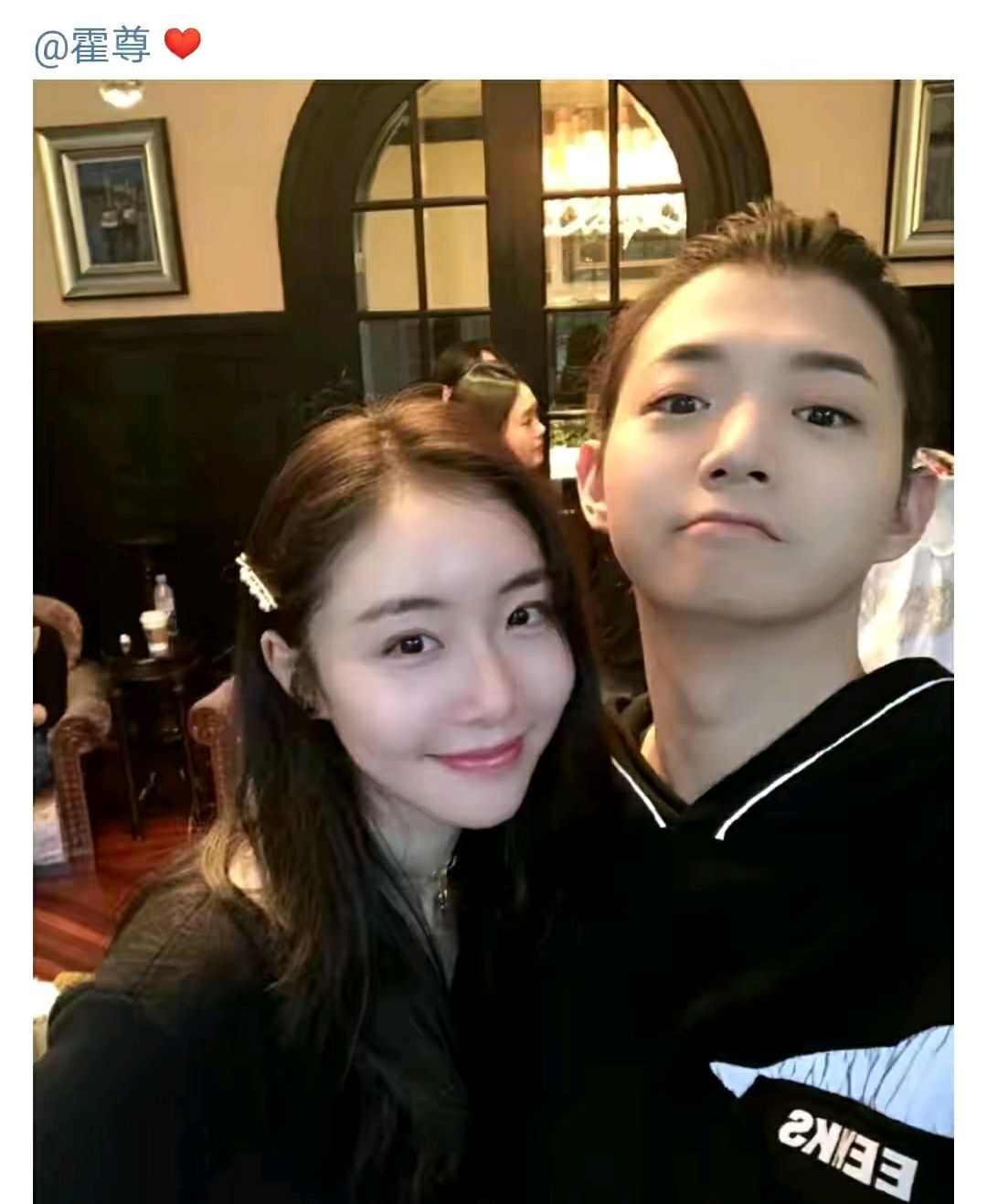 通过霍尊与妈妈的大尺度婚纱照,谈家教决定人品,儿大应避母