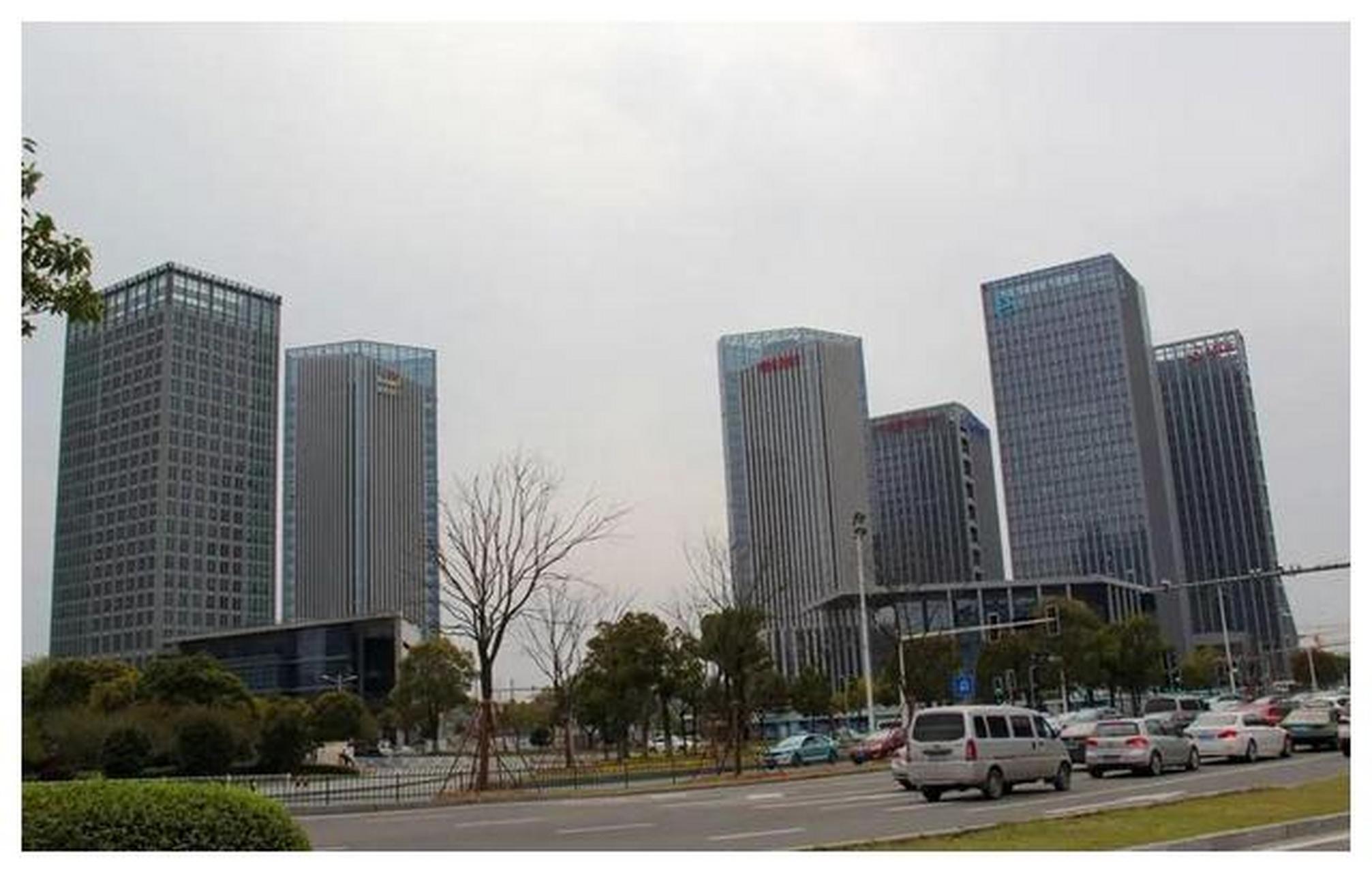 天盛中心是一座位于台州市中央商务区的城市综合体,总投资达50亿元.