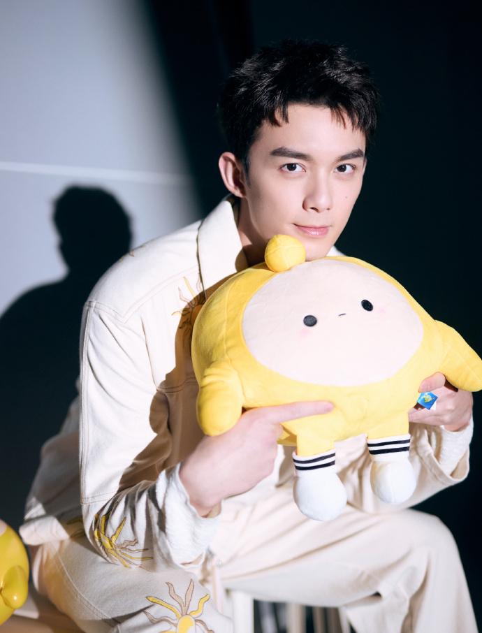 童星吴磊正式代言《蛋仔派对》,化身蛋仔形象亮相直播首秀!
