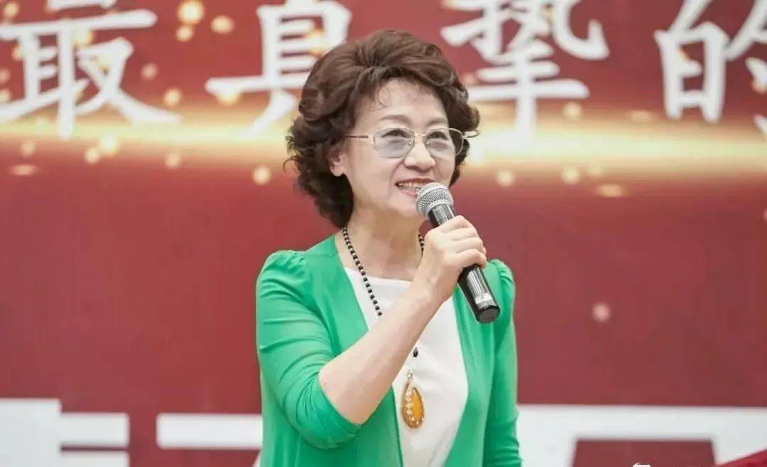 央视传奇主持人张悦:退休8年回归,72岁被尊称为最美姥姥