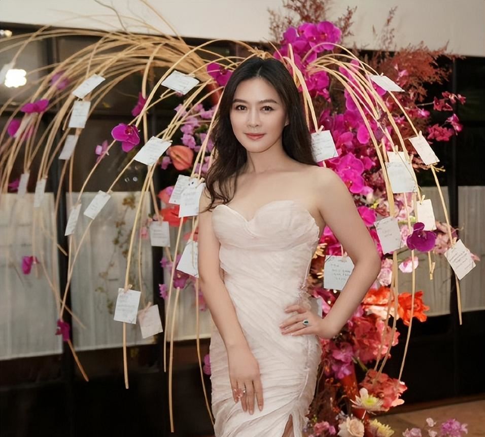 亿万富豪徐明:病死狱中7年后,明星妻子田海蓉和女儿过得怎样?