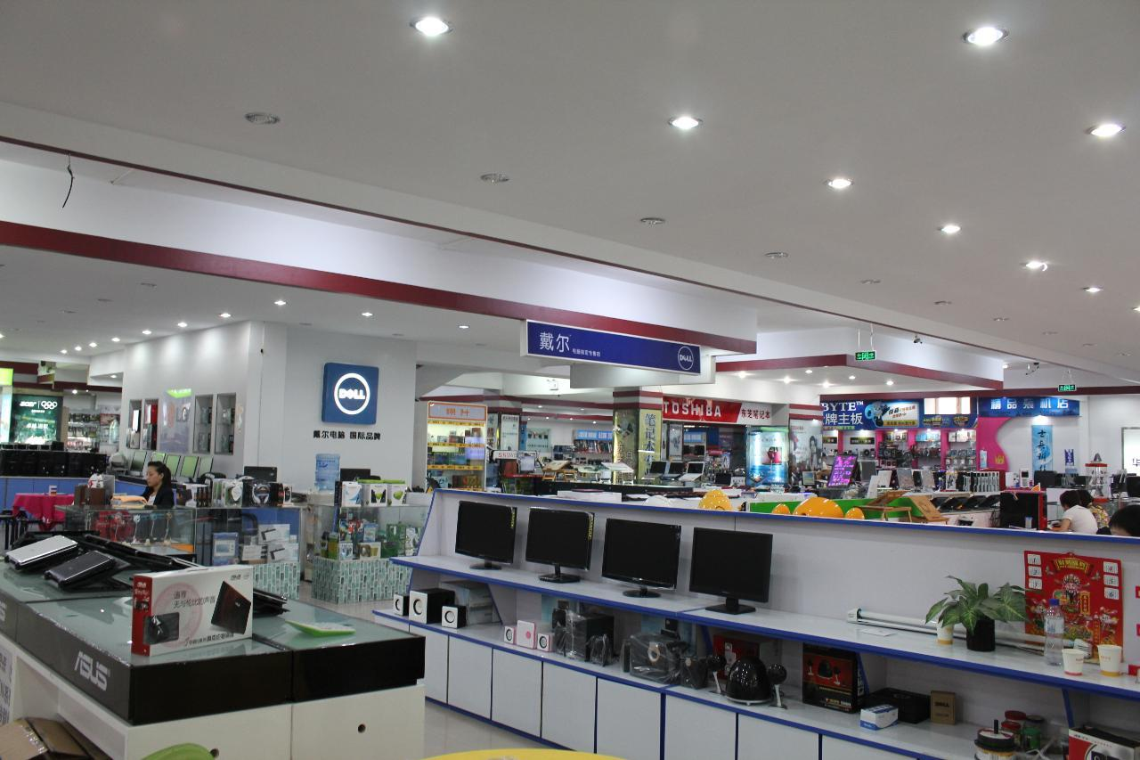 丈夫中风,她打工月薪5千,借钱给儿子买万元电脑,儿子:这什么垃圾