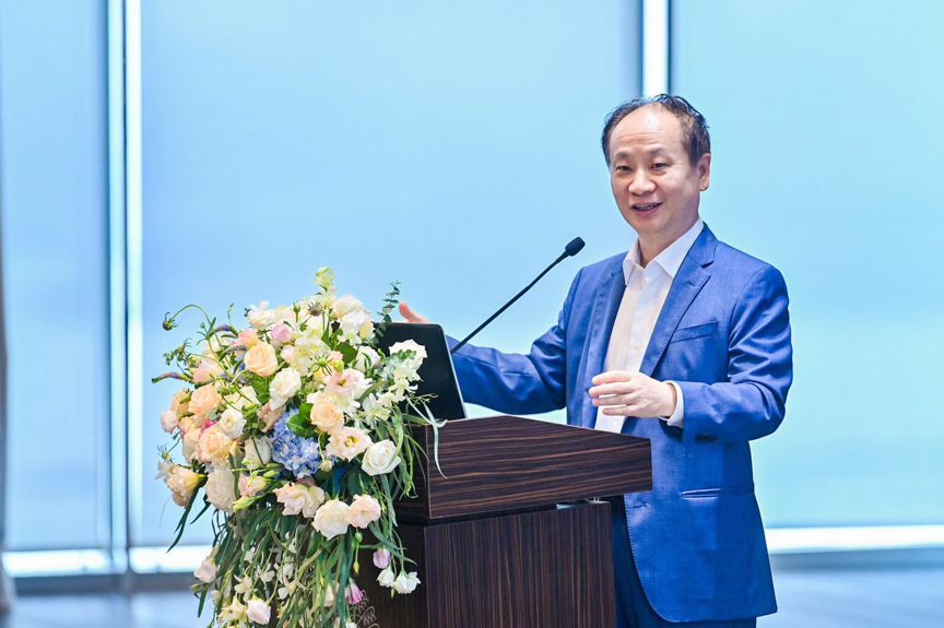 湖南新首富徐航:一天狂赚3亿,妻子气质不输奶茶妹妹