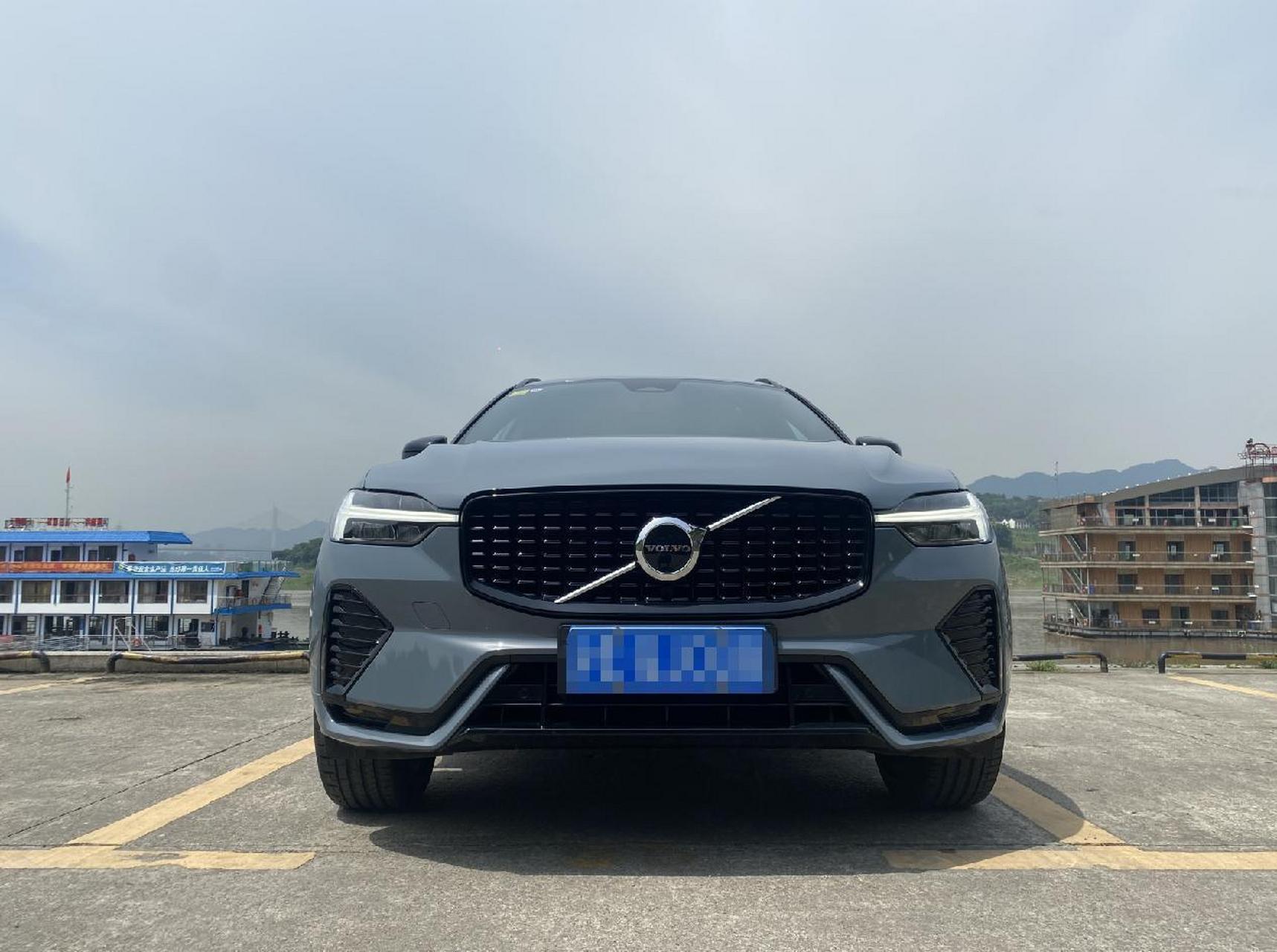 沃尔沃xc60 b5四驱智远运动版作为中配车型,驾驶体验和顶配车型几乎没