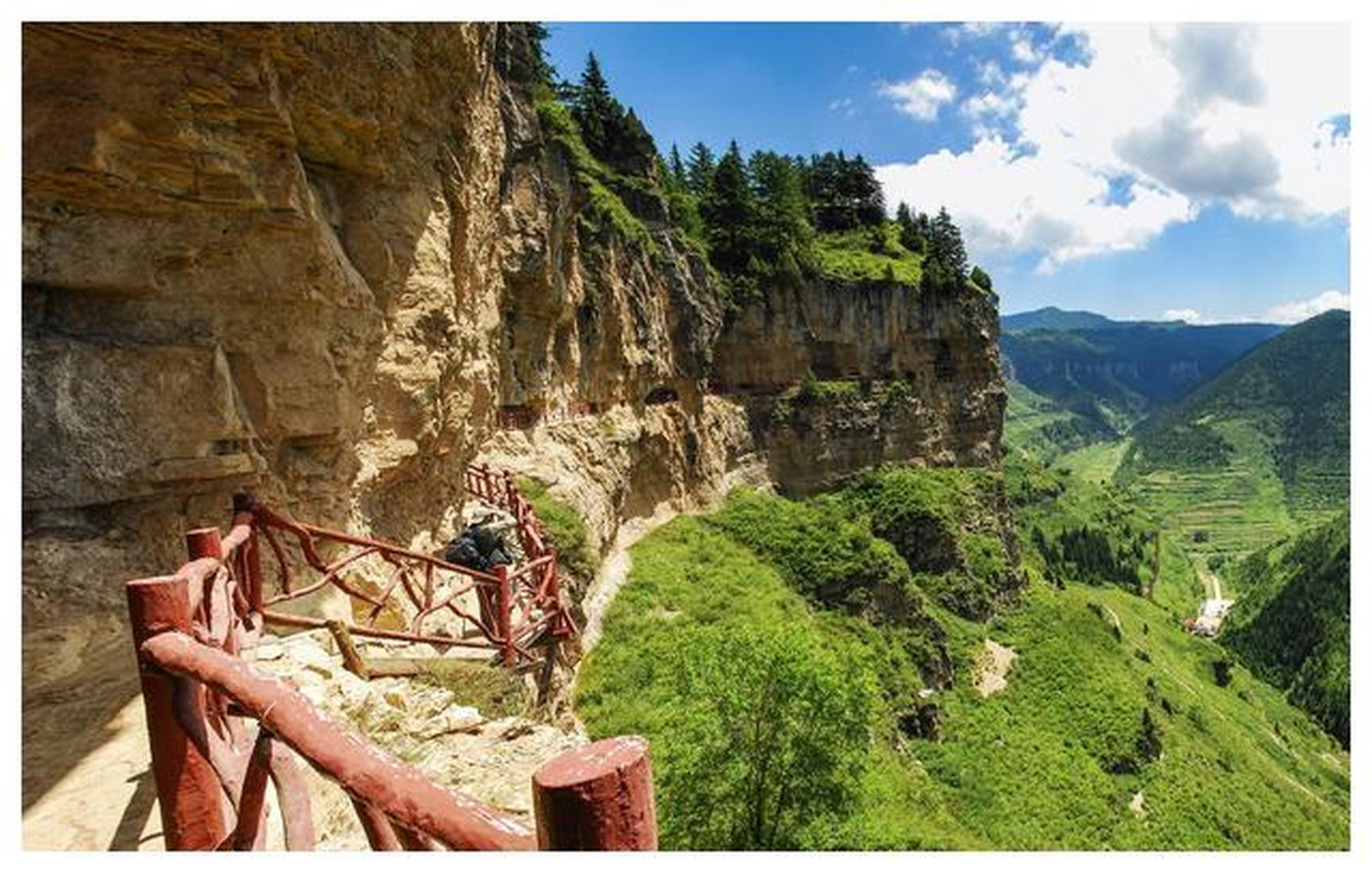 山西芦芽山景区是4a级旅游景区,拥有独特的自然风光和丰富的旅游资源.