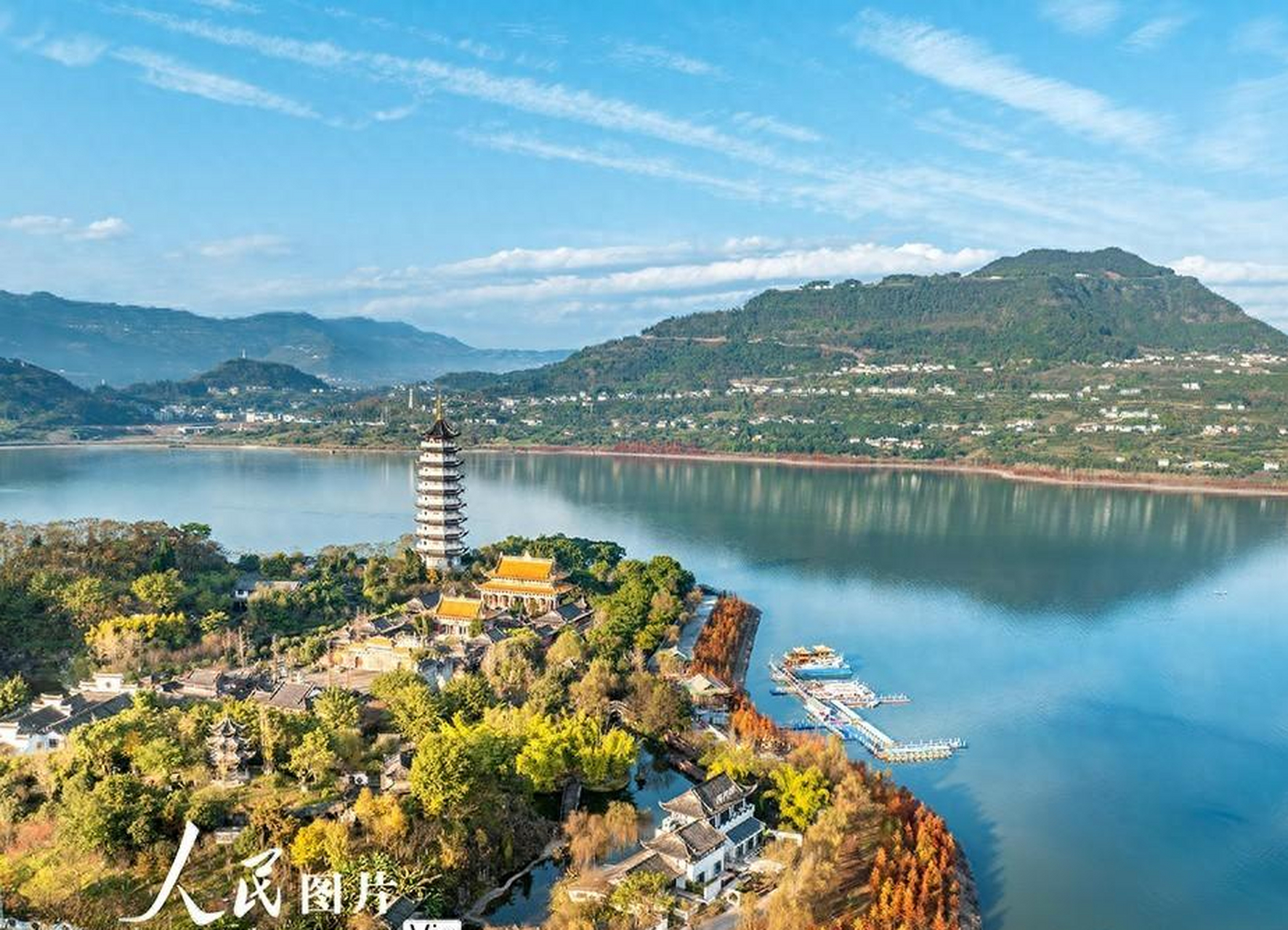 开州区坚持生态优先,绿色发展理念,建设城市公园,改善生态环境,实现可