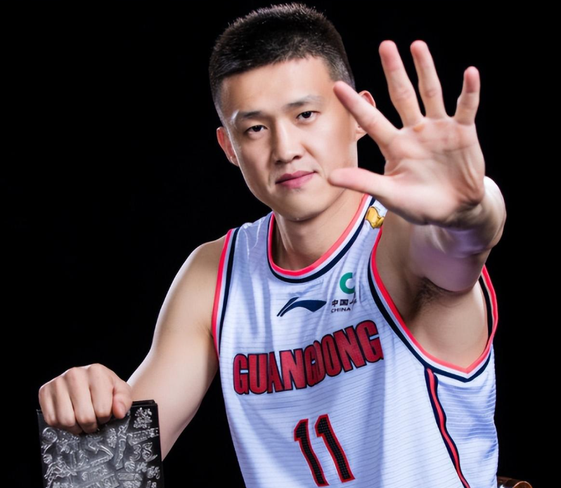 被山西反转,深圳输球罪人揪出,谁留意周鹏反应,或返回广东