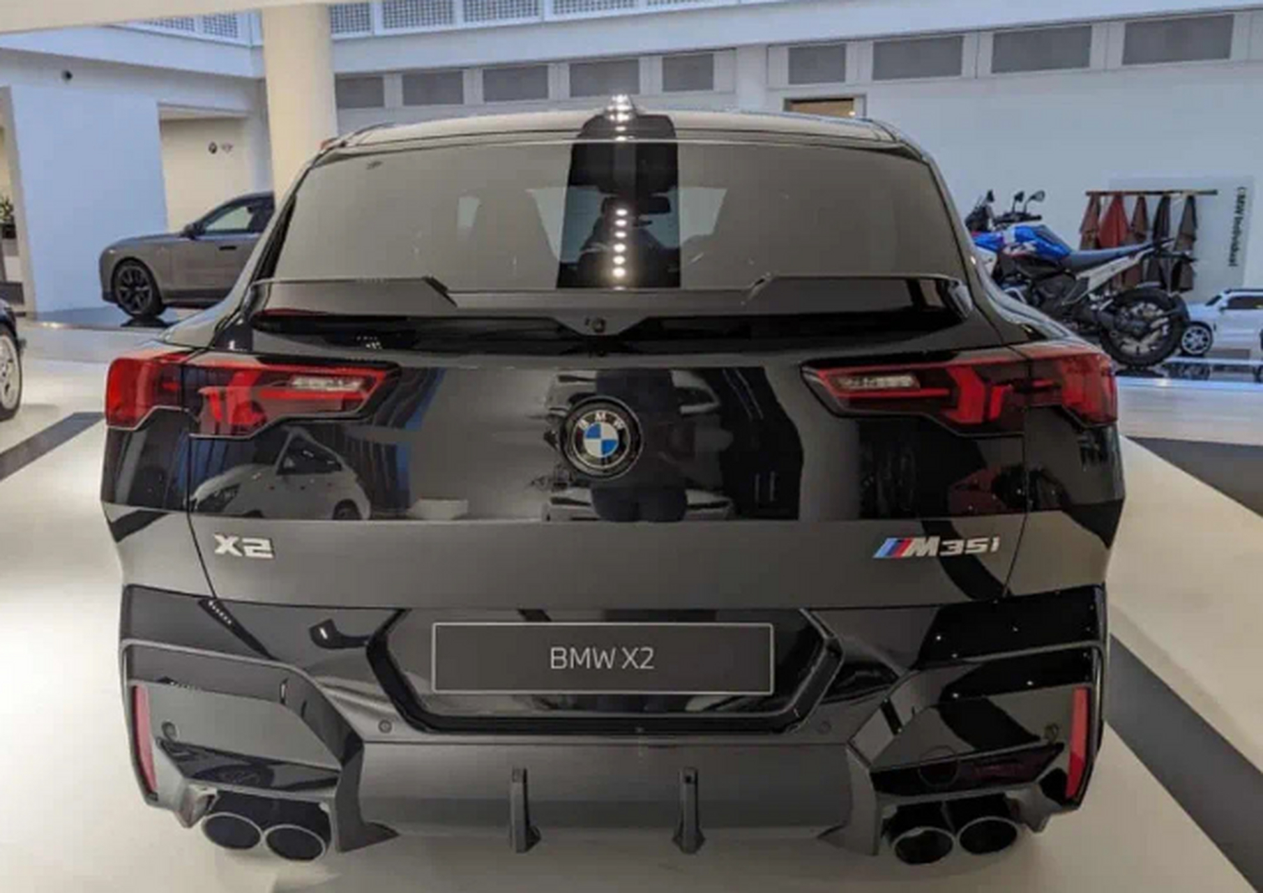 宝马x2官改黑武士版来袭,外观大改,新增双联屏和四排气,全系进口.