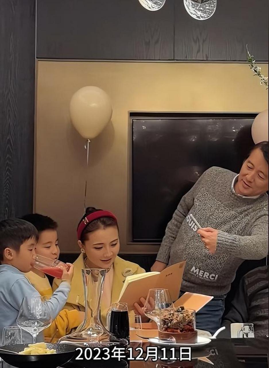 老公蔡远航在酒店包房,邀请亲友参与.孙茜回忆30岁生日趴,感慨万分.