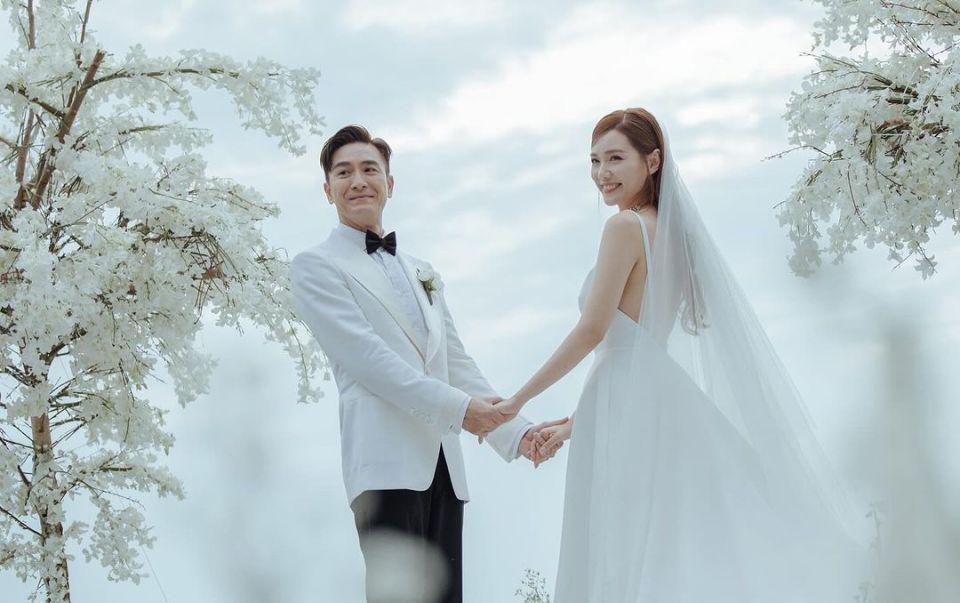 马国明汤洛雯终于晒出婚礼现场照 两人在一众亲友见证下甜蜜行礼