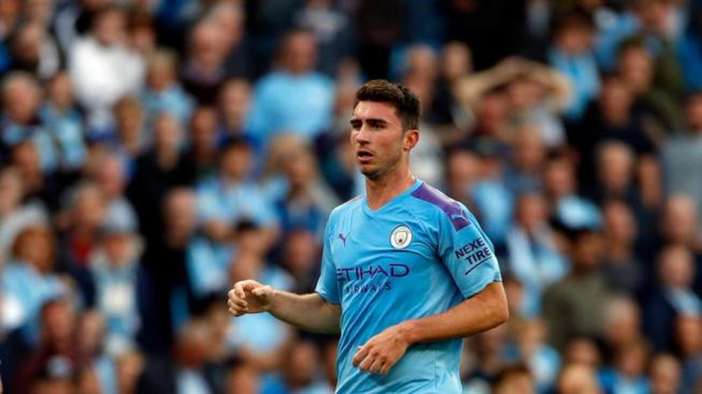 据报道,热刺对曼城中卫拉波尔特感兴趣,希望他能和罗梅罗搭档,解决